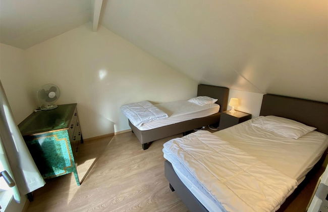 Stylish Westende Getaway - Photo 3