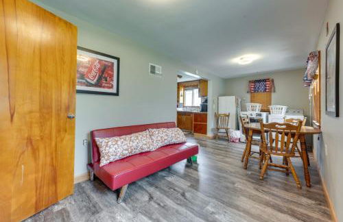 Cozy Iowa Getaway with Patio and Fenced-In Yard! - Foto 12