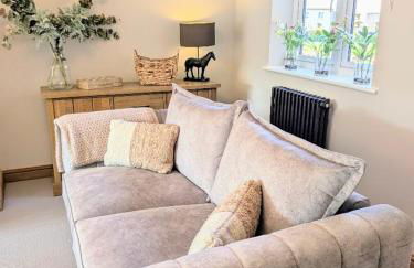 Coastal Whisper Sleeps 10 with Parking - Foto 25