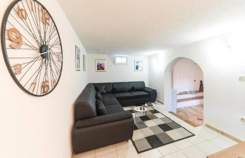 Two-Bedroom Holiday Home In Trilj - Photo 15