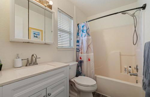 Amazing Oceanfront 2BR Home Cozy Peaceful and Kid and Pet Friendly - Photo 20