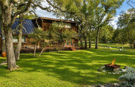 Hill country gem with private pool, deck, firepit, Ping-Pong, foosball, & WiFi - Photo 77