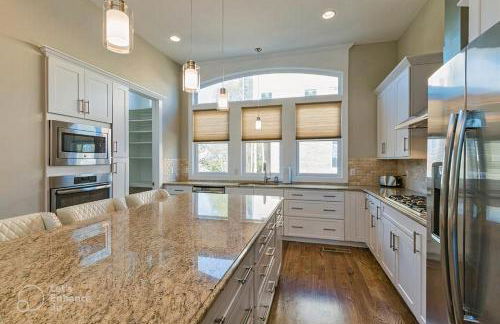 THE PAINTED MUSE I Stylish 3BR with Rooftop Hot Tub in East Nashville - Foto 4