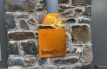 Beudy at Pentrecelyn - a gorgeous barn conversion with hot tub - Foto 12