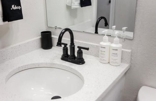 Sojourn's Harborage Jellyfish Suite Near Beach - Photo 31