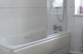 Stylish Waterfront Apartment - Photo 4