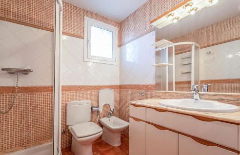 Gorgeous Home In Sant Cebrià De Vallalt - Foto 30