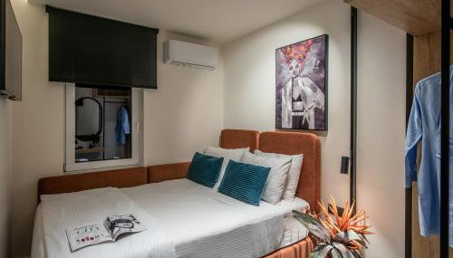 Maison Aqua Suite with Private mini pool jacuzzi - Photo 4, towels, wardrobe