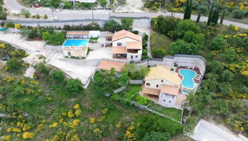 Carmel Villas - Photo 2