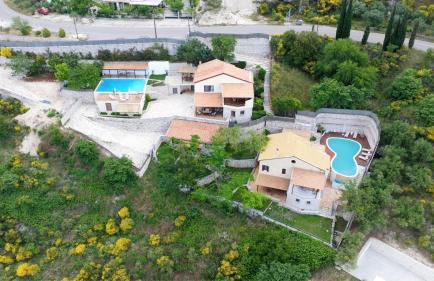 Carmel Villas - Photo 2