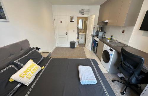 Bright Modern, Private Apartment,15 Mins To Central London - Photo 3