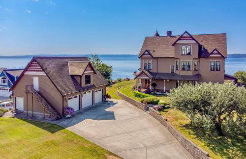 Luxury Bayfront Oasis with Private Beach Access, Near Tulalip Casino and Outlets! - Foto 2
