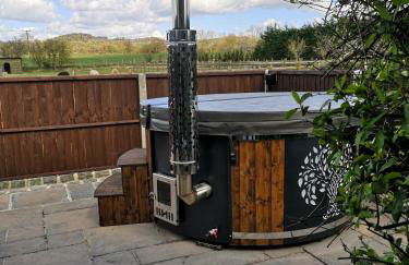 Oak Cottage with private log fired hot tub - Foto 9