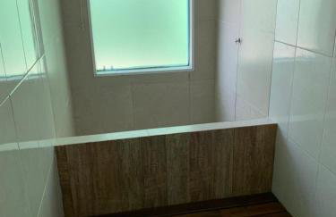 Casa para até 10 pessoas com 2 banheiros, 1 quente - Foto 22