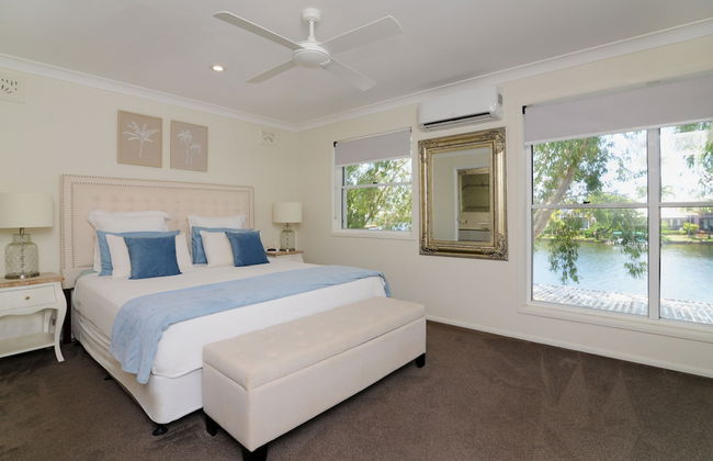 Noosa Entrance Waterfront Resort - Photo 16