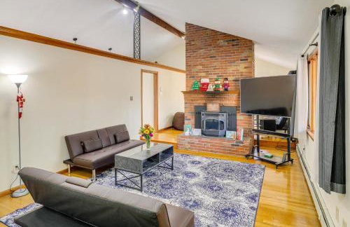 Peek-a-Boo Lake Views and Yard Windham Home - Foto 1