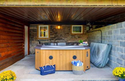 Mins to Hunter Mountain • Sleeps 36 • Pool Spa Games Bar Cozy Peaks Lodge by AvantStay - Foto 4