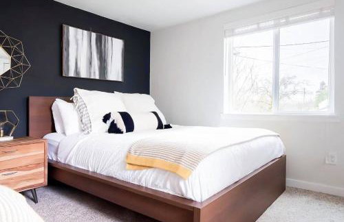 Stylish Modern Farmhouse wYard 10 mins from DT - Foto 5