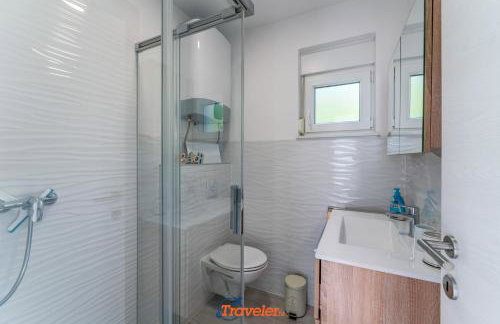 Villa Hlapa-new modern villa near beach - by TRAVELER tourist agency Krk - Foto 31