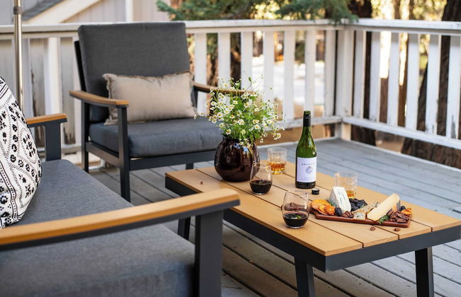 Hartwood by Avantstay Cozy Big Bear Abode w/ Spacious Deck & Stone Fireplace - Foto 33