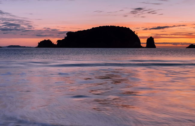 Paseo en catamarán al atardecer - Foto 1