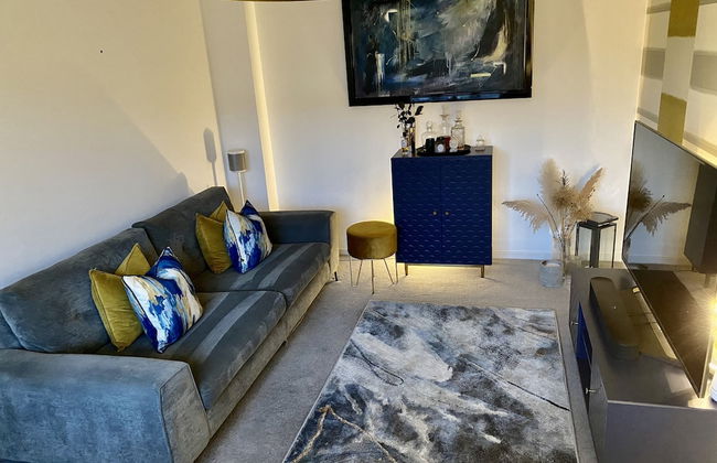 Stunning 4 Bed House With Cinema Room & Parking - Foto 16