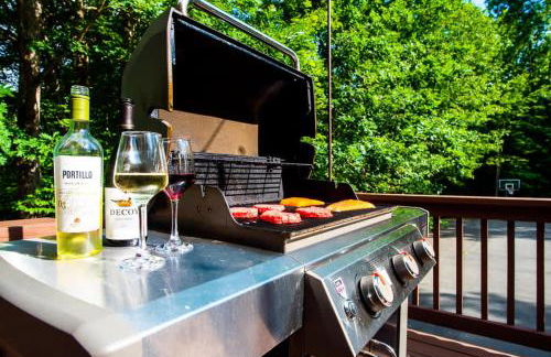 Massive Log Chalet with Hot Tub - Foto 18