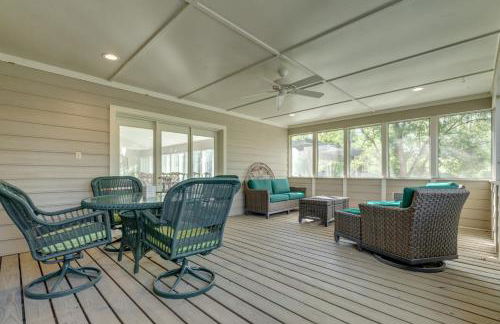 Stunning Waterfront Rental Property with Private Dock and Pool - Foto 26