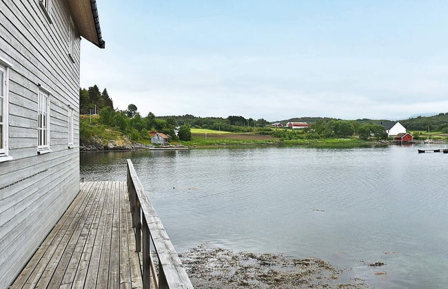 8 Person Holiday Home in Lesund - Foto 33