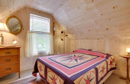 Rustic-Chic Cottage with Yard and Grill - Near Hiking! - Foto 14