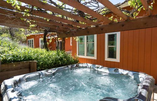 Serene Vineyard Chateau with Pool, Hot Tub, BBQ - Foto 63