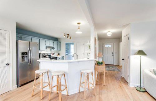 Stylish New 3BR 2.5BA Fire Pit Fence yard - Foto 17