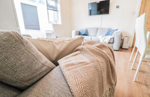 Spacious 4-Bed Home, Perfect Stay with Free WiFi - Foto 26