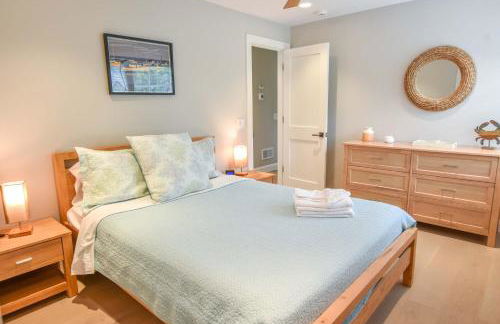 Gorgeous Architectural Home w Water Views - Foto 19