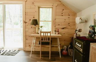 Luxe Modern Cabin with Pond, Fire Pit, Hiking, near Bethel Woods - Foto 20