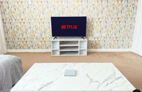 Modern 4 Beds House With FREE Parking - Foto 12