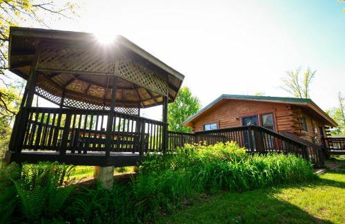 Cozy Cabin with Hottub at Cloverdale Cabins - Foto 36