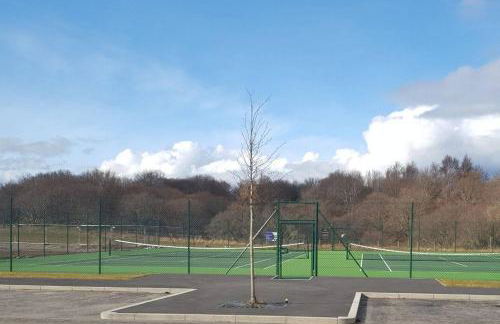 Olavat Cottage detached property with parking - Photo 17