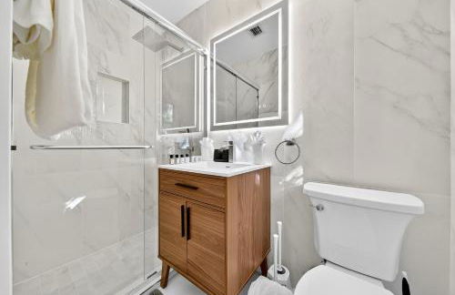 Sunny 2-Bedroom Miami Retreat with a Bright, Spacious Living Area & Relaxing Outdoor Seating - Foto 20