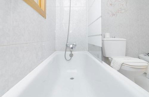 C09 Roomy Luminous 5 Bedroom in Town - Foto 28