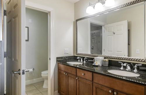 A DISNEY REUNION! Spacious And Spectacular, 5 Heated Pools, Sleeps 8, Overlooking Acres Of Views, LOW Rates! - Foto 23