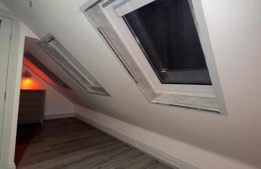 Luxxe House with Hot tub and Pool table - Photo 16