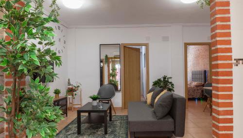 Luxury Artistic Digital Nomad 2 Bedroom w/Terrace - Photo 4