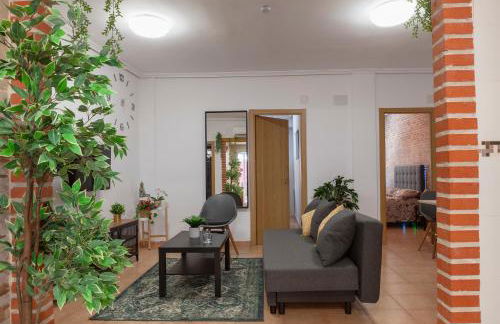 Luxury Artistic Digital Nomad 2 Bedroom w/Terrace - Photo 4