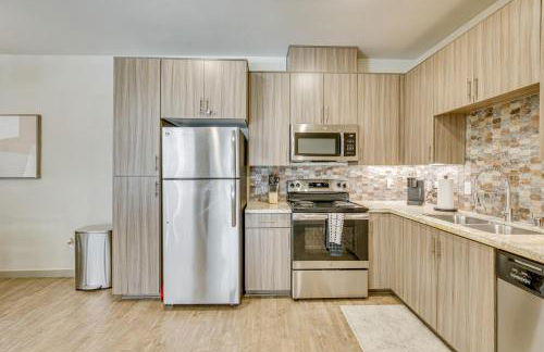 By Seaport Village and Navy Base! Chic Condo with Pool - Foto 13