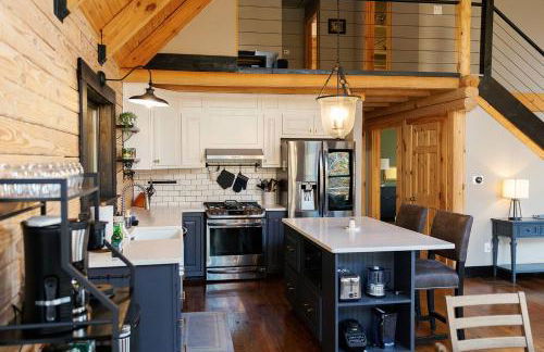 Arch Fun Cabin - Modern Cabin with Hot Tub, Games & Views - Foto 17