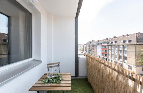 - Forest Retreat Deluxe - 2 Bedroom Apartment - 75 qm - Fully Renovated 2025 with TV & Netflix - King Size Beds - Full Kitchen - Free Parking - Close to Airport & Train - - Foto 36