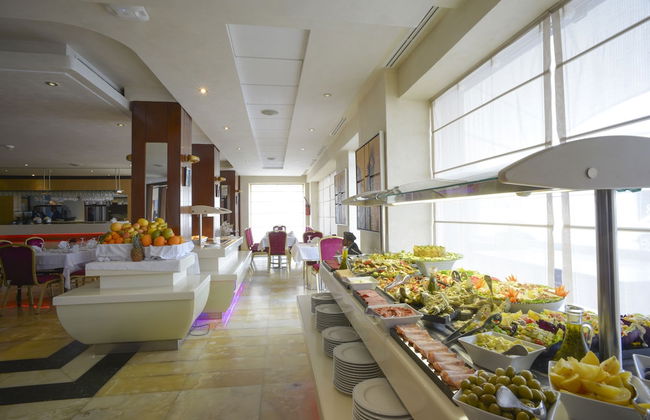 The Penthouse Suites Hotel - Photo 31