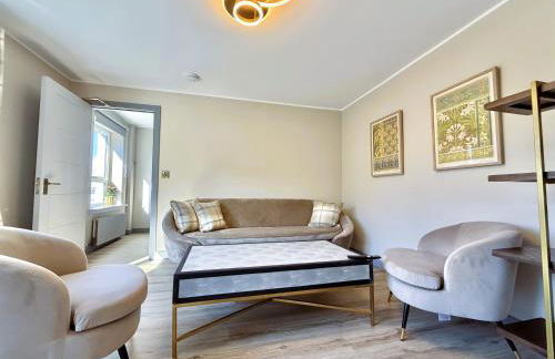 Holyrood Hidden Gem - Photo 14