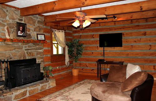 Rustic Log Cabin Rental with a Hot Tub near Asheville, North Carolina - Foto 2